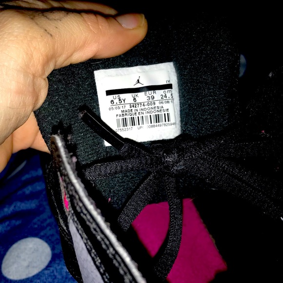 Jordan’s Size 6.5 - Picture 5 of 5